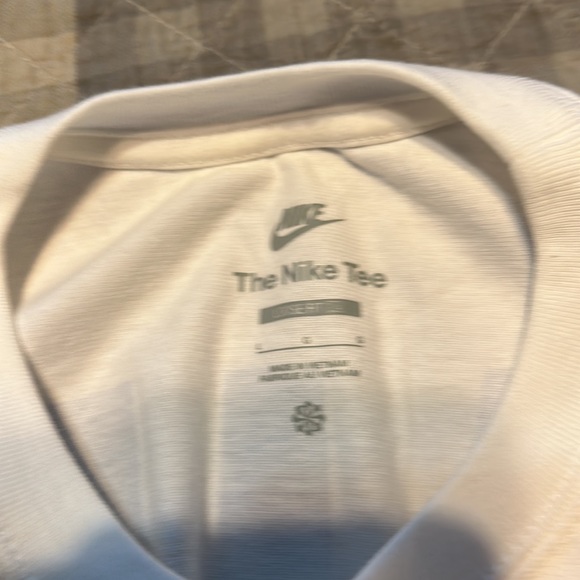 Mens Nike tshirt - Picture 3 of 3